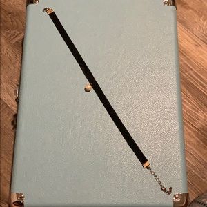 Black velvet choker with pearl